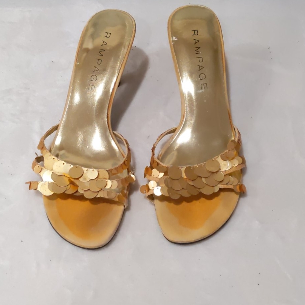 Heel sandal size 8M